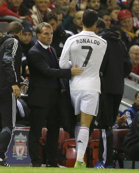 Ronaldo, con Brendan Rodgers, al ser sustituido.