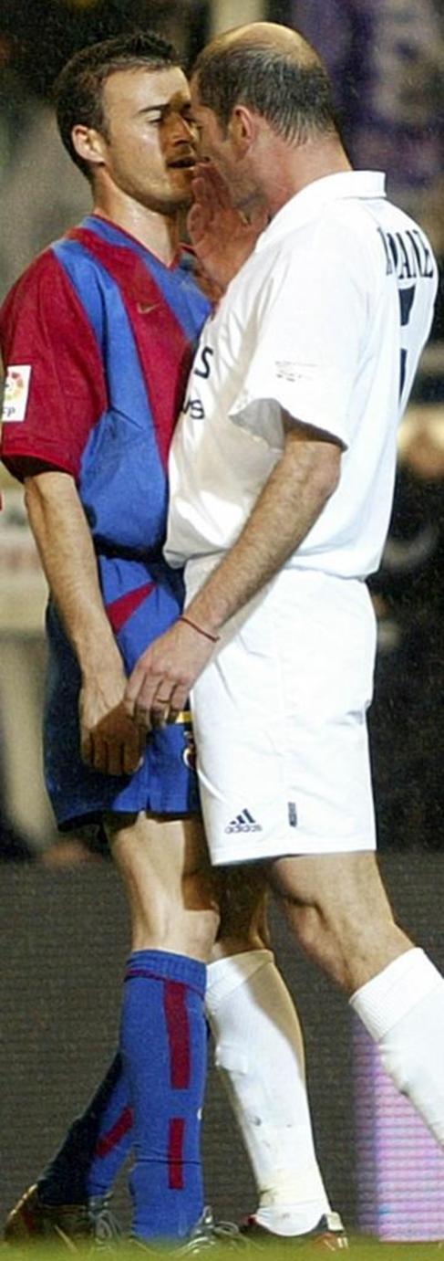 Luis Enrique, frente a Zidane, en un duelo en 2003, en el Bernabu.