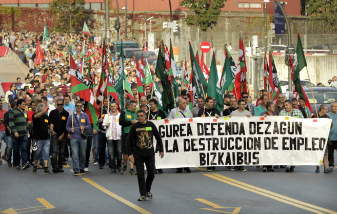 Trabajadores de Bizkaiabus en una manifestacin por el centro de...