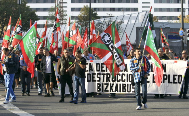 Los trabajadores de Bizkaibus durante una manifestacin en Bilbao.