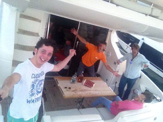 Francisco Nicolás de fiesta en un barco en Puerto Banús la pasada...