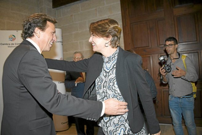 El alcalde Isern y su sucesora el frente de la candidatura del PP a...