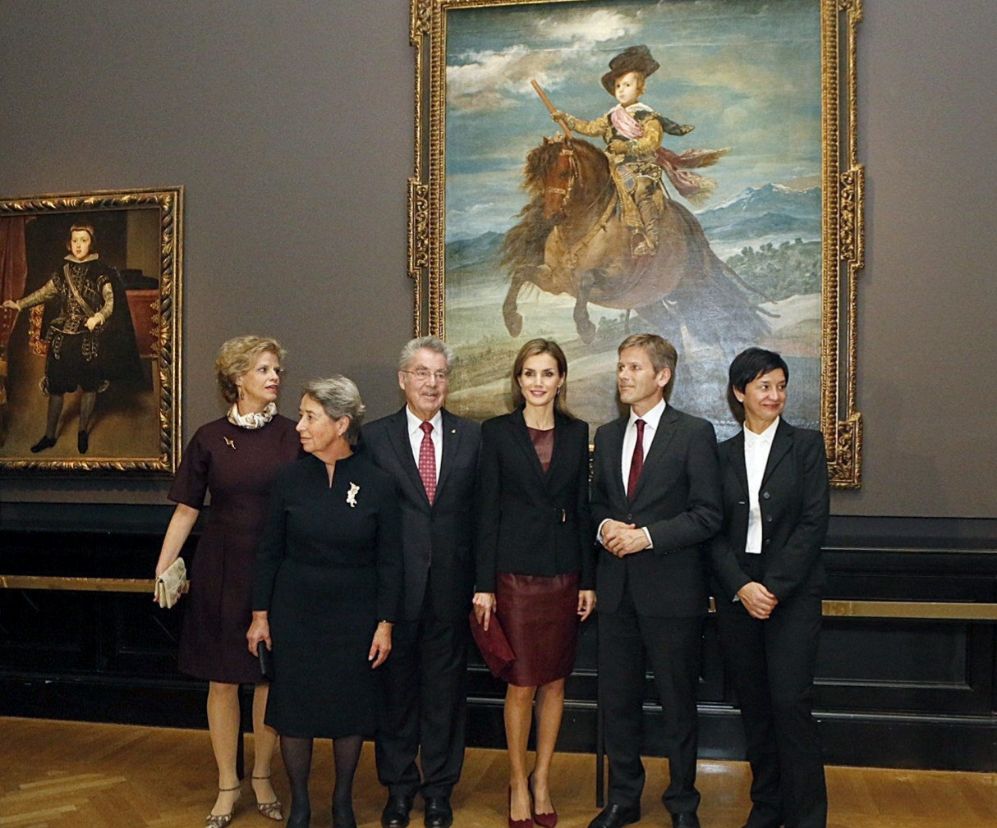 La reina Letizia junto al presidente de Austria, Heinz Fischer (3i), y...