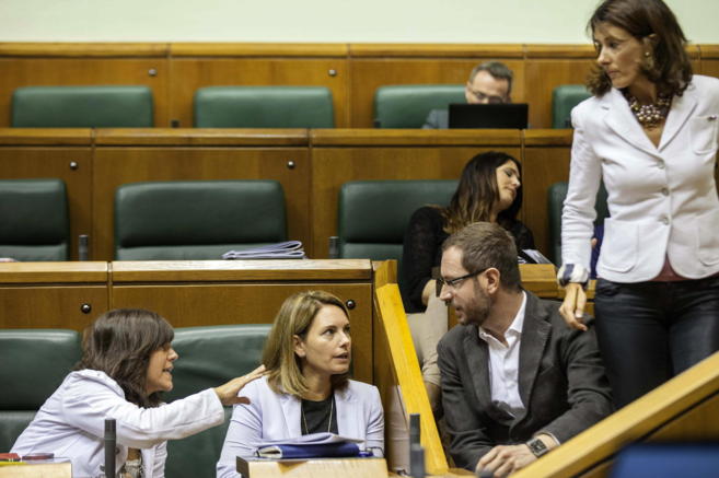 Llanos, Quiroga, Maroto y Garrido durante un pleno en el Parlamento.
