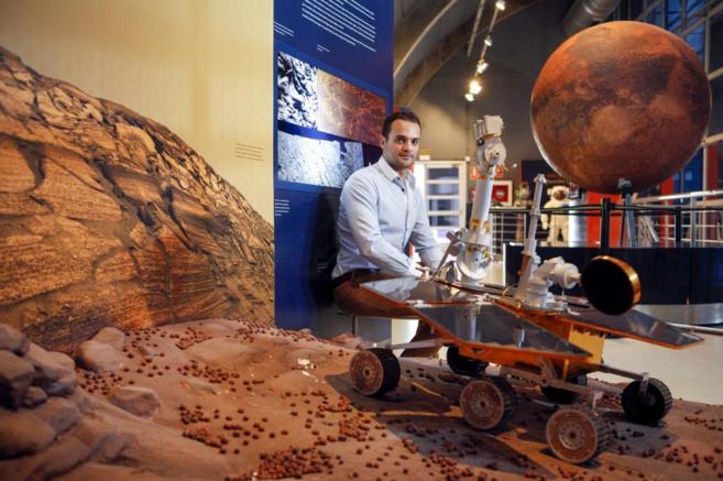 Javier Roa, en una exposicin sobre Marte en el Planetario de Madrid.