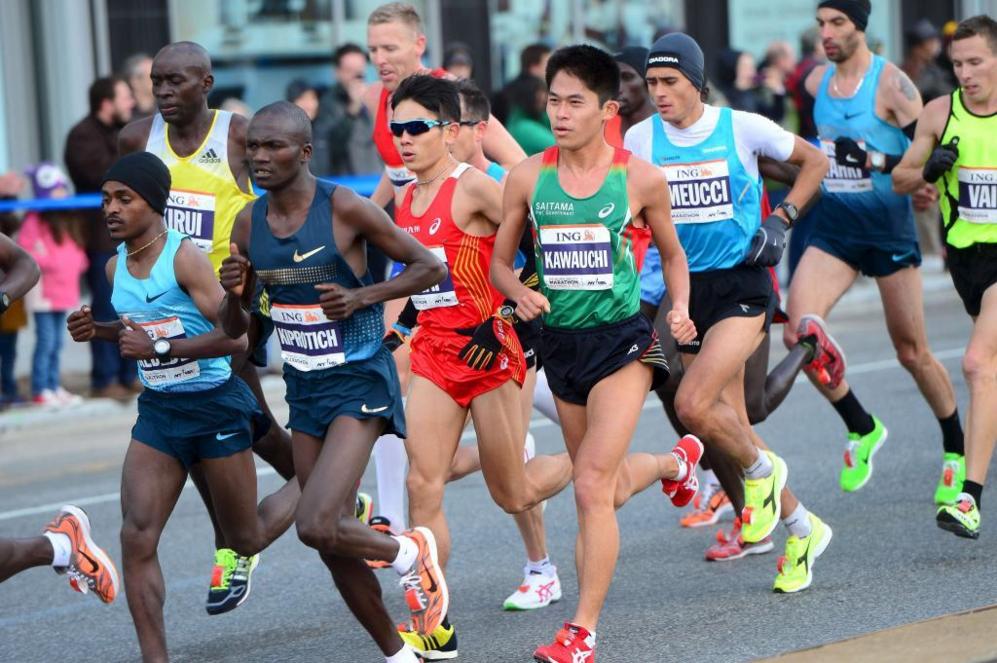 Un grupo de corredores disputa el maratn de Nueva York en 2013.