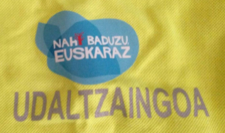 "Nahi baduzu euskaraz" ("si quieres, en euskera").