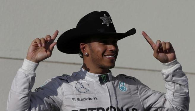 Lewis Hamilton celebra su victoria en el circuito de Austin.