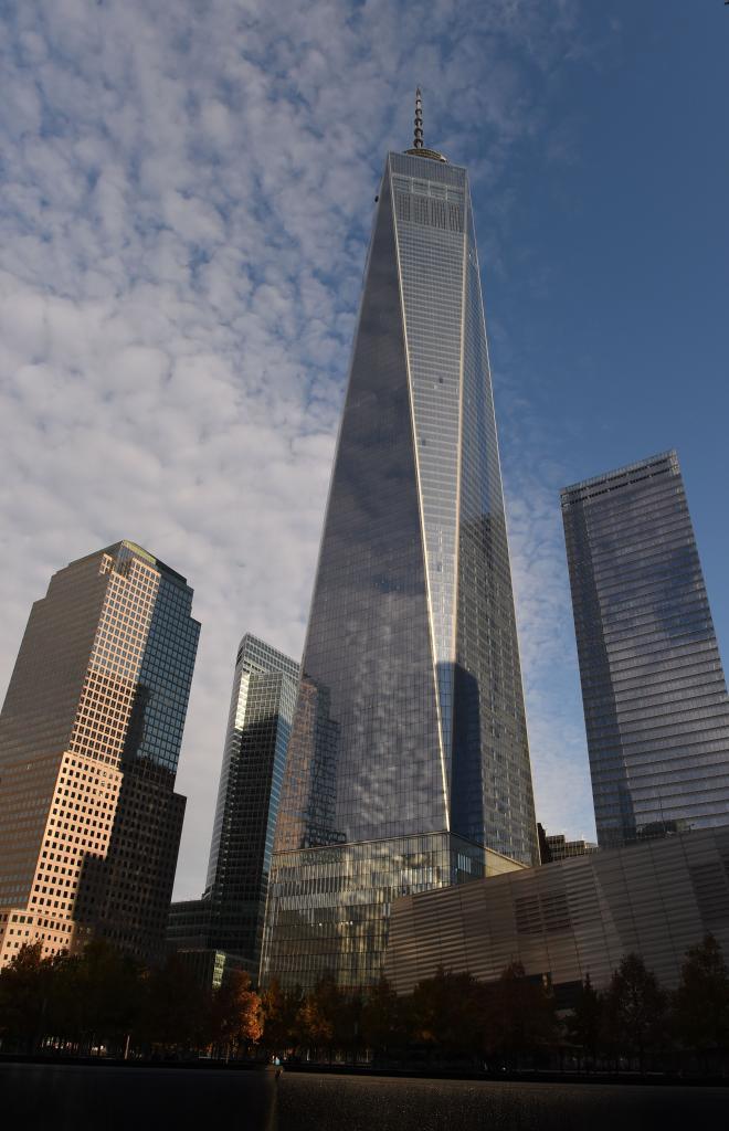El One World Trade Center domina la silueta de Nueva York, abierto...