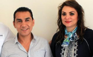 El alcalde de Iguala y su esposa.