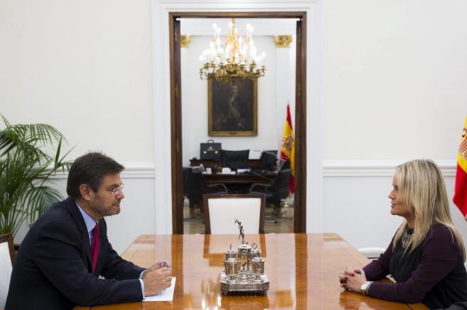 El ministro Catal, con la presidenta de la Fundacin de Vctimas...