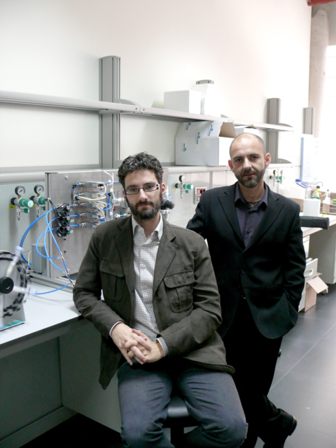 David Horna y Miquel Costa en su laboratorio del Parque Científico de...
