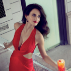 Con un vestido largo rojo infinito, Eva Green se muestra sensual y...