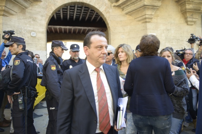 El fiscal Pedro Horrach a su salida de la Audiencia de Palma tras...
