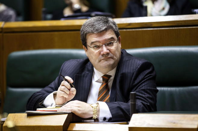 Juan Mari Aburto durante el pleno de hoy en el Parlamento vasco