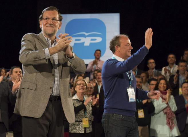 Mariano Rajoy, junto a Jos Antonio Monago, ayer, en Cceres.
