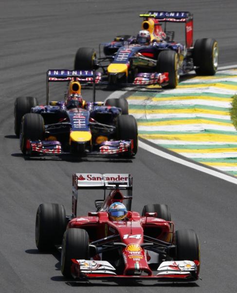 Alonso, por delante de los dos Red Bull.