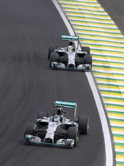 Rosberg, por delante de Hamilton, en el GP Brasil.