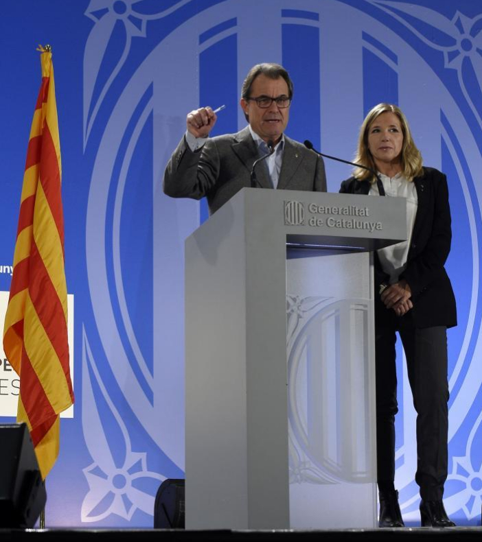 Artur Mas comparece junto a la Vicepresidenta, Joana Ortega, para...