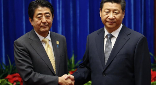 El presidente chino y el primer ministro japons.