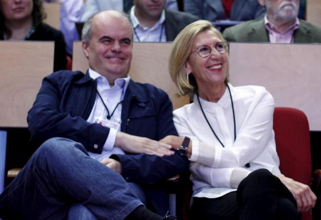 Carlos Martnez Gorriarn y Rosa Dez, en un acto del partido en...