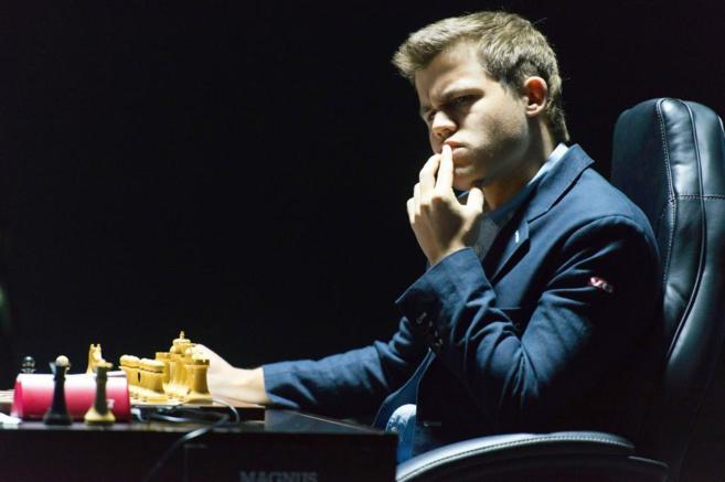 Magnus Carlsen, durante la partida frente al indio Viswanathan Anand.