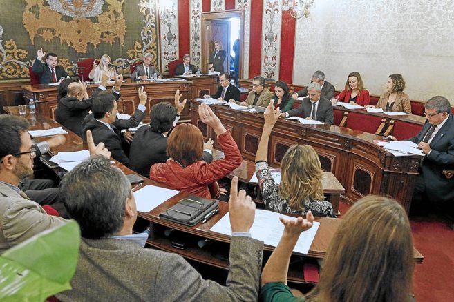ltimo pleno municipal en el Ayuntamiento de Alicante, con su...