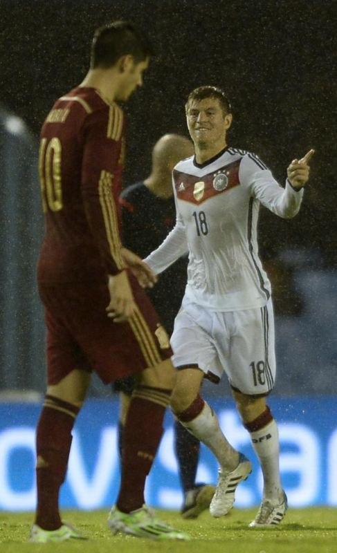 Kroos festeja ante Morata el gol del triunfo alemn.