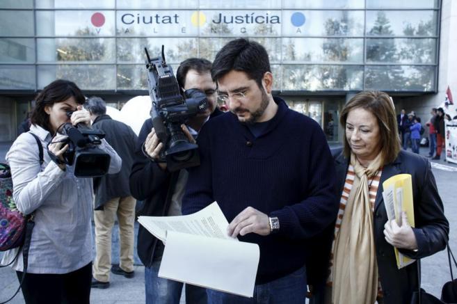 Los diputados de Esquerra Unida Marga Sanz e Ignacio Blanco, en la...