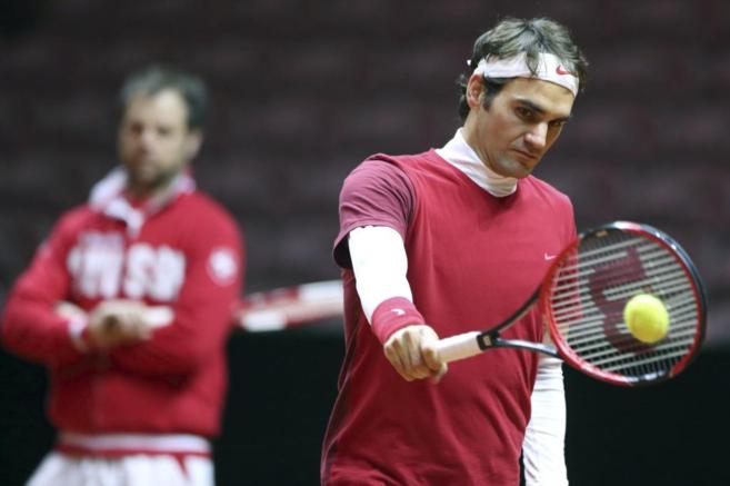 Roger Federer, entrenando con la seleccin suiza de tenis.