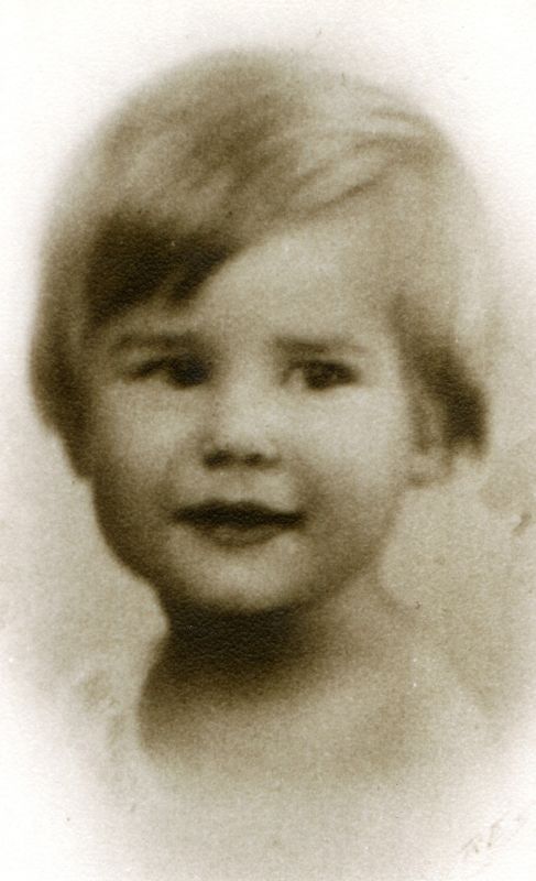 Retrato de primer plano de Cayetana cuando era casi un beb. Su hija...