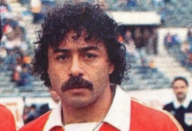Carlos Caszely, con La Roja de Chile.