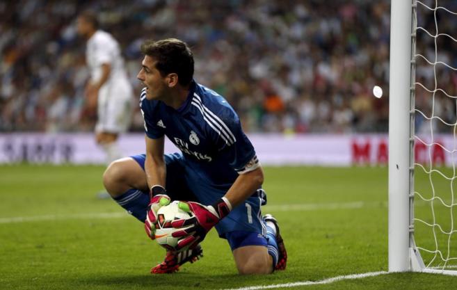 Casillas, durante un partido de esta temporada con el Real Madrid.