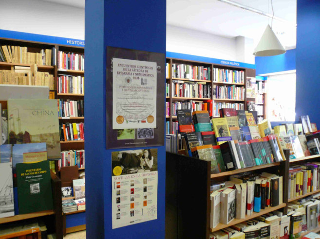 Interior de la librera Marcial Pons, participante en el ciclo...