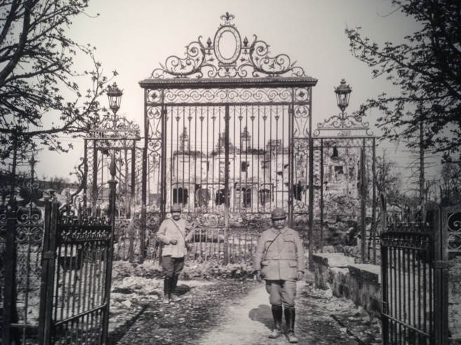 Portal de entrada al castillo de Soupir, en ruinas. 1917