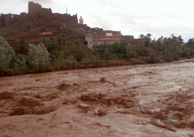 Una riada corre en la regin de Ouarzazate, al sur de Marruecos, por...