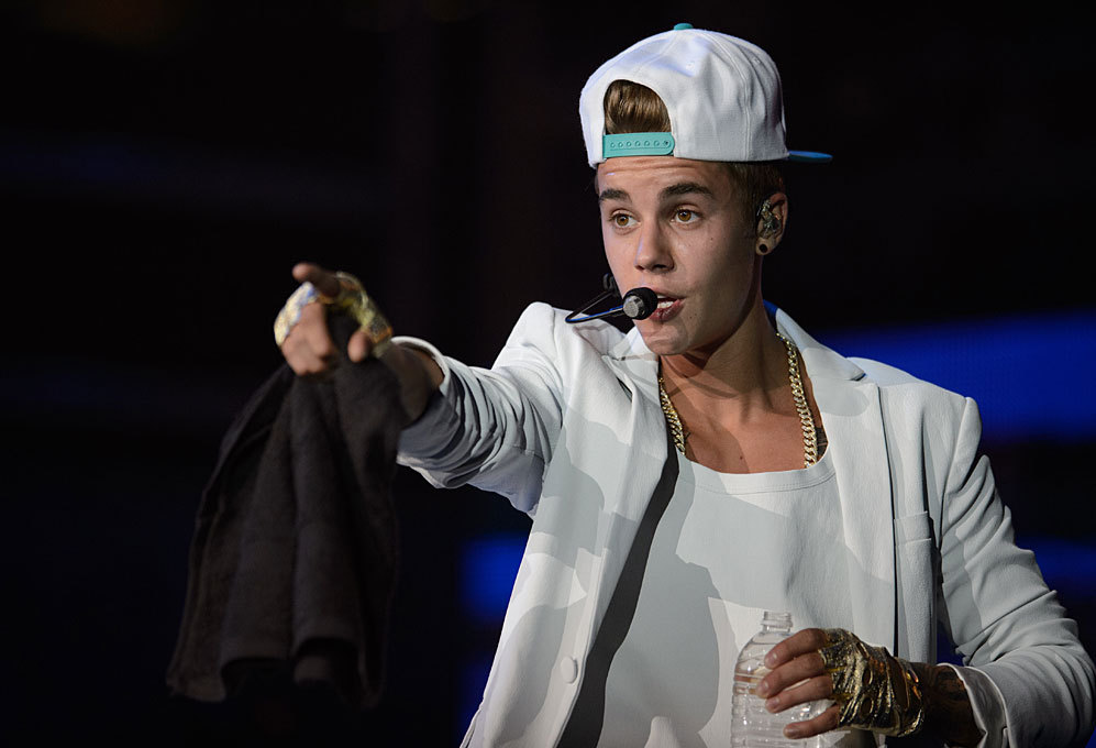1. Justin Bieber (20 aos). El cantante tuvo unos ingresos de 80...