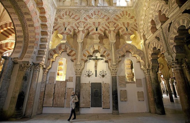 Interior de la Mezquita de Crdoba, monumento declarado Patrimonio de...