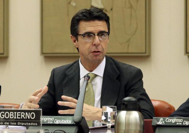 El ministro de Ingustria, Energía y Turismo, José Manuel Soria, en...