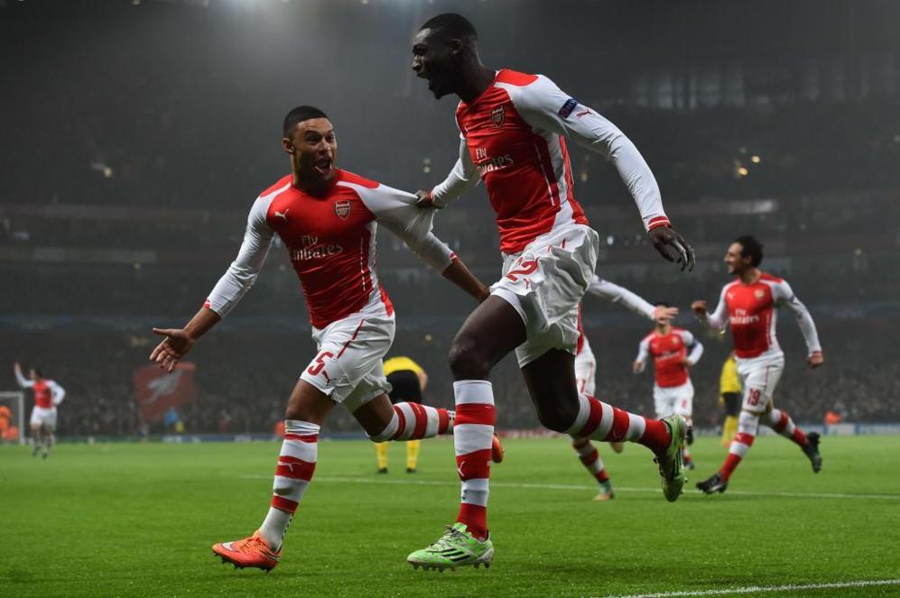 Sanogo celebra el primer gol de la noche en el Emirates.