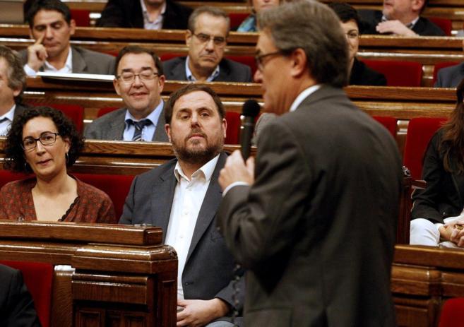 El president Artur Mas y Oriol Junqueras en el pleno de control al...