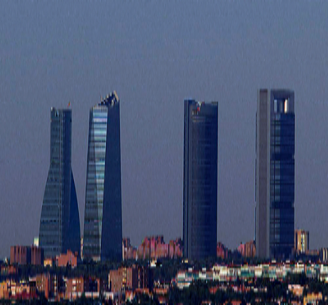 El 'skyline' de Madrid un da de cielo contaminado.