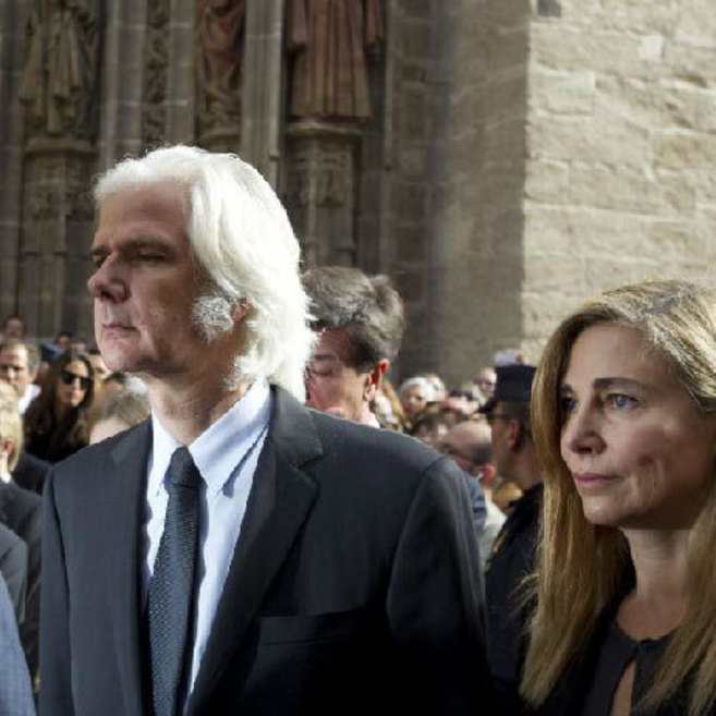 Jacobo Martnez de Irujo, con su esposa a la salida de la catedral de...