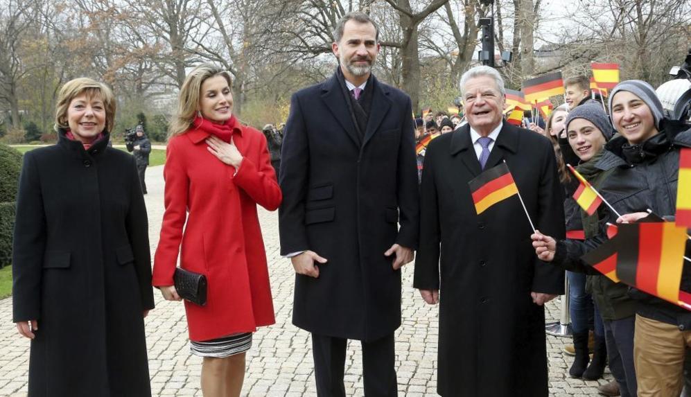 Los Reyes junto al presidente alemn, Joachim Gauck  y su pareja,...