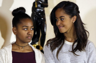 Sasha y Malia Obama, en un acto en la Casa Blanca.