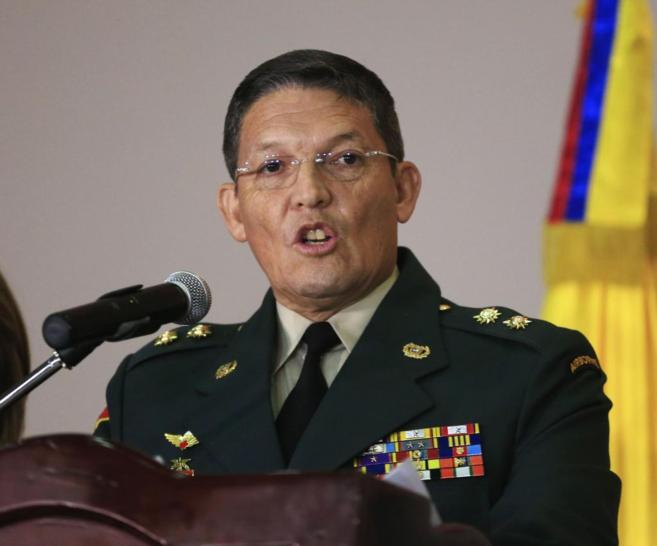 El general secuestrado por las FARC, Rubn Daro Alzate, anunciando...