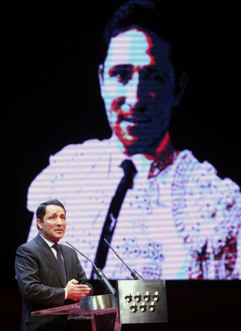 Cesar Rincn recogiendo el Premio de Cultura 2013.