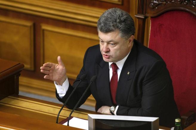 El presidente Poroshenko anuncia en el parlamento el nombramiento de...