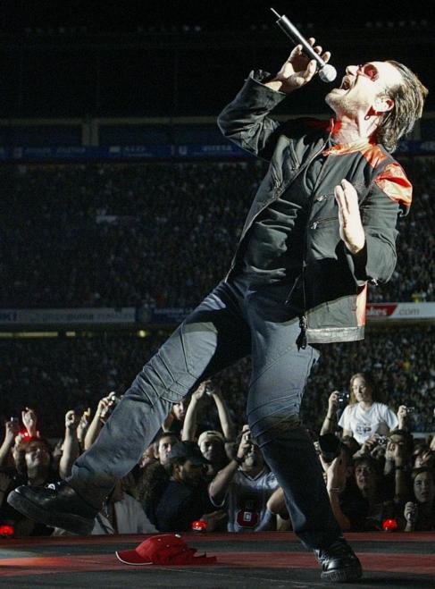Bono, durante uno de sus conciertos.