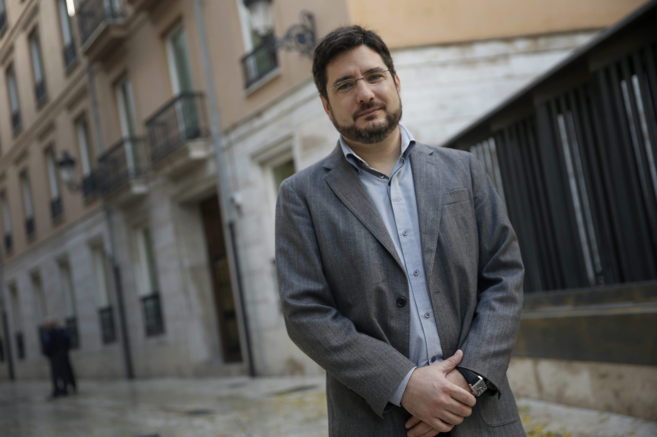El candidato de EU a la Generalitat, Ignacio Blanco, antes de la...